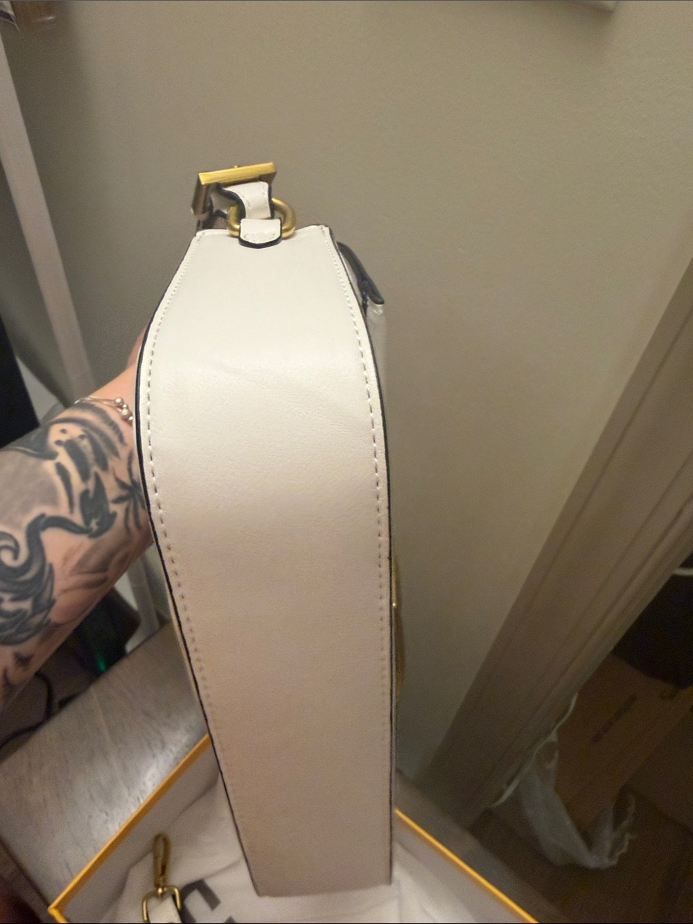 Fendi White Leather Shoulder Bag with Gold Hardware - Picture 10 of 15
